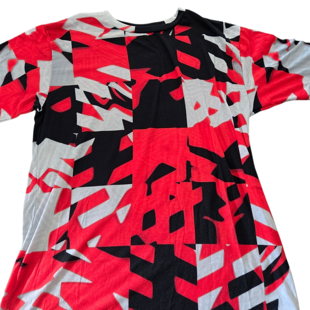 Abstract Red and Black Graphic T-Shirt